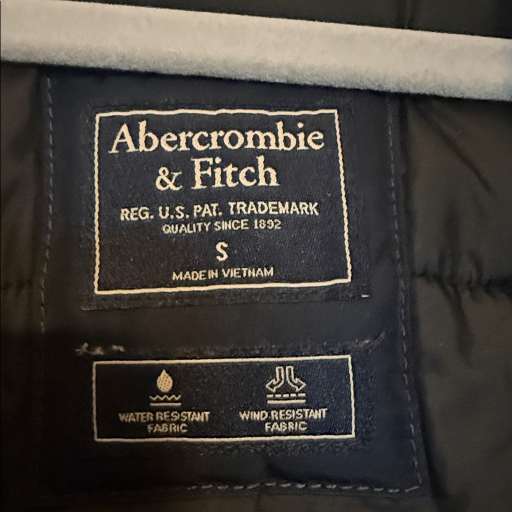 Abercrombie and Finch size, small blue hooded jacket - Picture 3 of 6